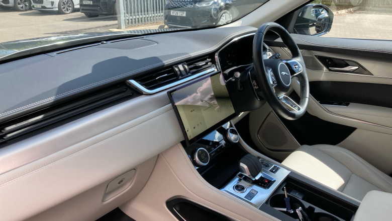 Jaguar F-Pace 2.0 P400e R-Dynamic SE 5dr Auto AWD Estate